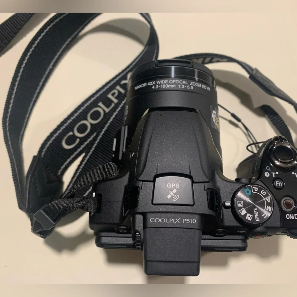 Nikon COOLPIX P510 16.1 MP Digital Camera - 42x Optical Zoom, Full HD + Case